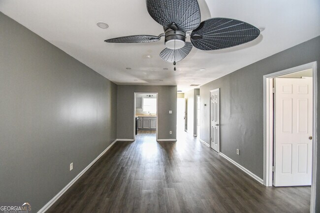 Building Photo - 735 Oak Dr