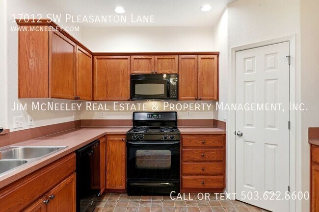 Building Photo - 17012 SW Pleasanton Ln