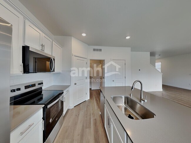 Building Photo - 4816 85th Dr NE