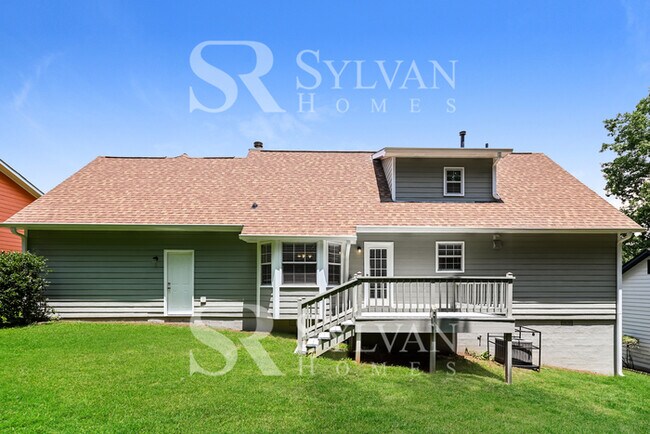 Building Photo - Prepare to fall in love with this 4 bedroom, 2.5 bathroom home