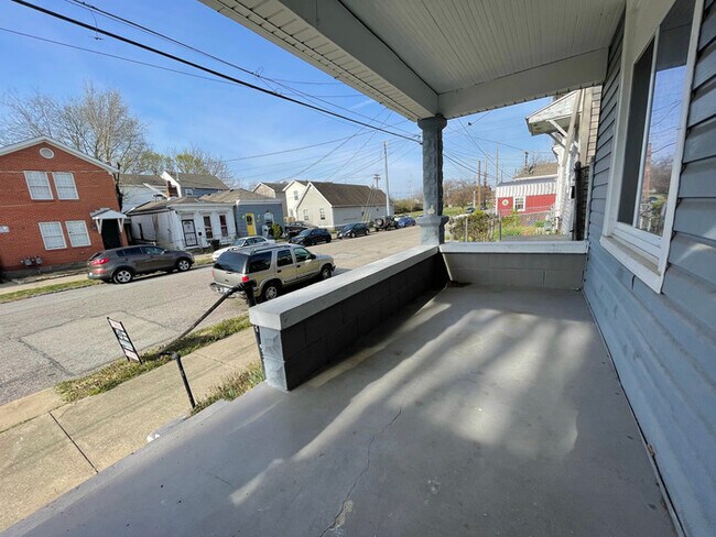 Building Photo - 713 E Caldwell St