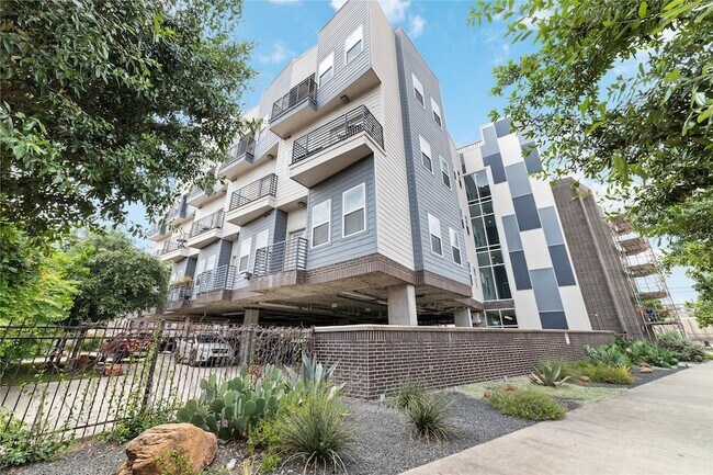 Building Photo - 1011 Studemont St