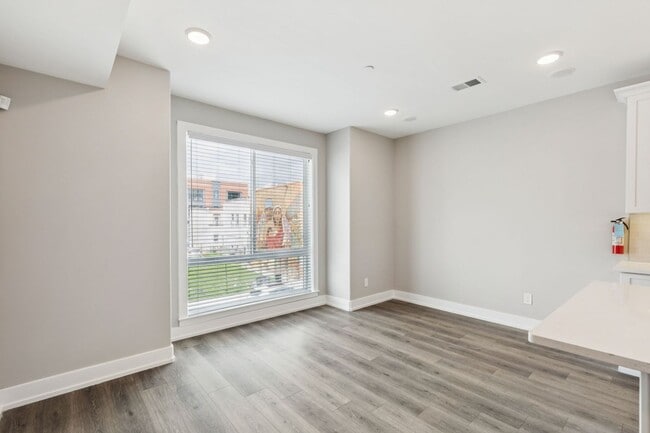 Building Photo - Chic 2-Bedroom Rental with Stunning Rooftop Deck & Modern Amenities in West Kensington!