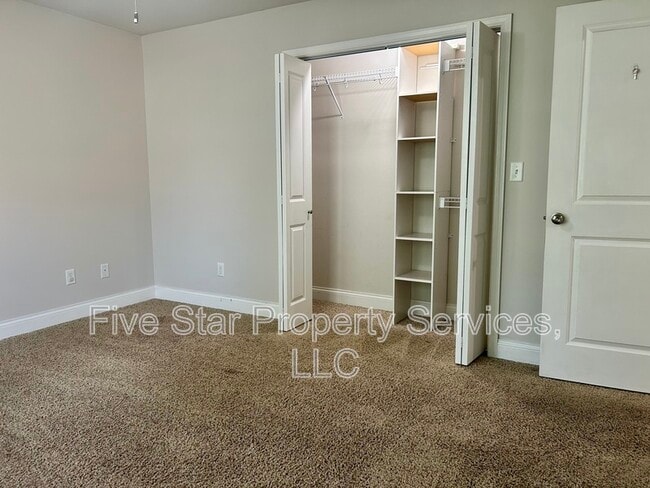 Building Photo - 1420 School House Ln