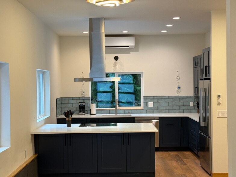 Building Photo - 2213 Squalicum Mountain Rd