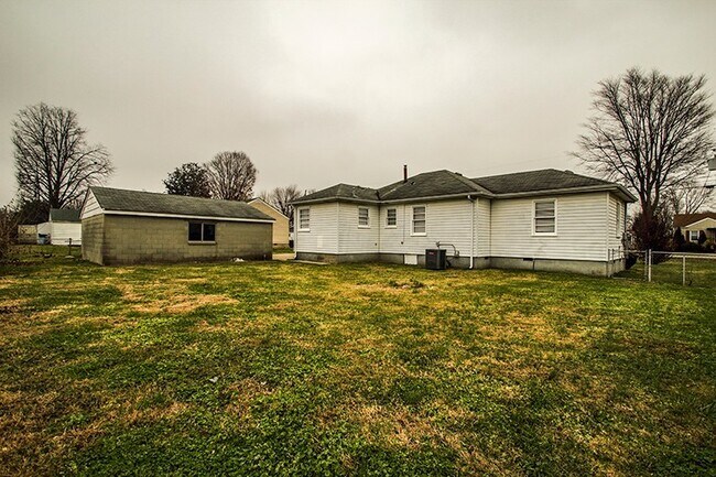 Building Photo - Completely Renovated 3 Bedroom 1 Bathroom Home