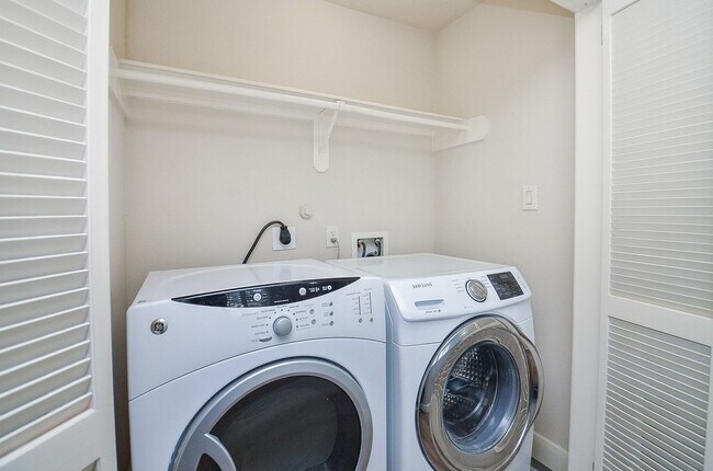 Building Photo - 1016 Studer St