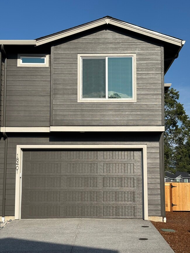 Building Photo - 18401 NE 43rd Pl