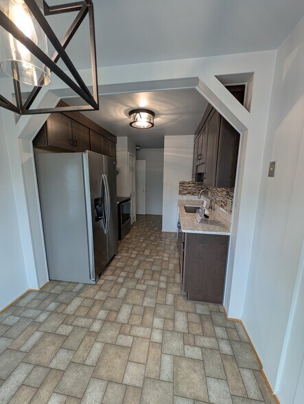 Building Photo - 38928 Country Cir