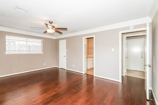 Building Photo - 22507 Red River Dr