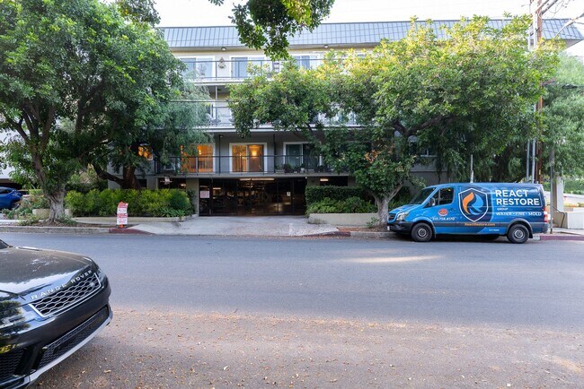 Building Photo - Fully remodeled 2BR/2BA Condo in prime West Hollywood!