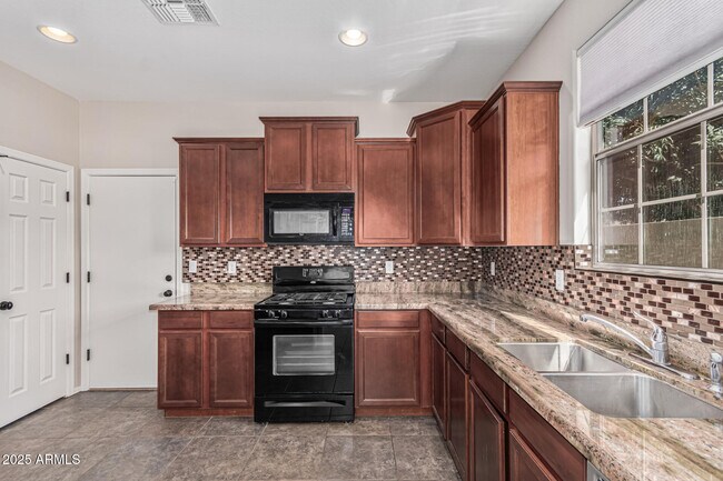 Building Photo - 3079 E Ridgewood Ln