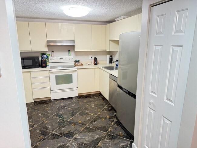 Building Photo - 8 9th St