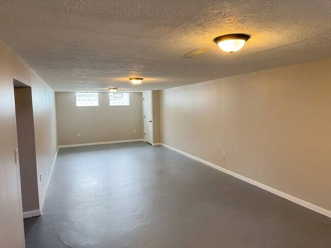 Building Photo - 15917 Steinway Blvd