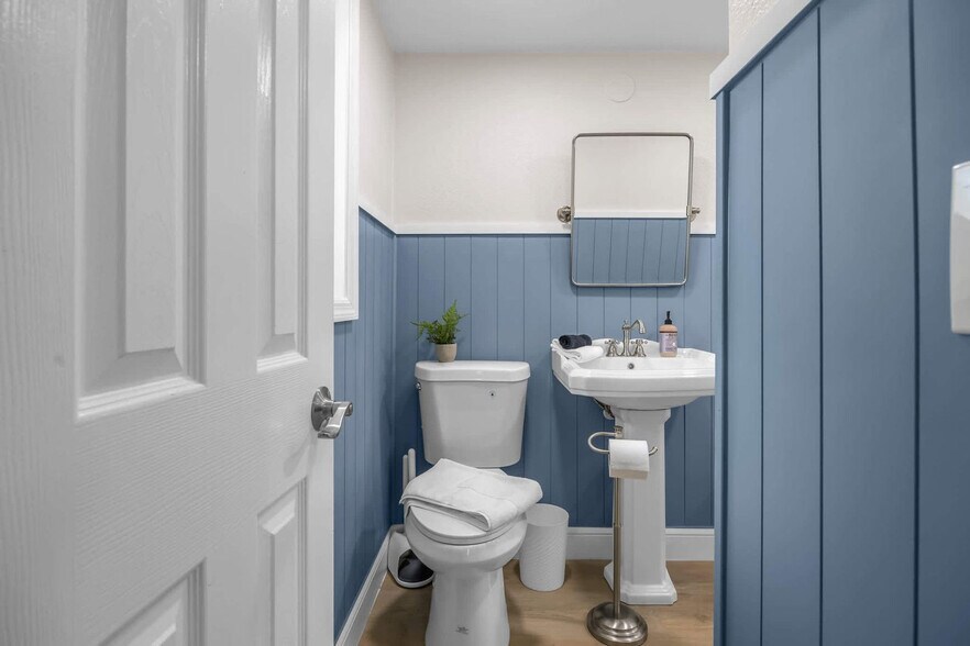 Building Photo - 637 S Orlando Ave