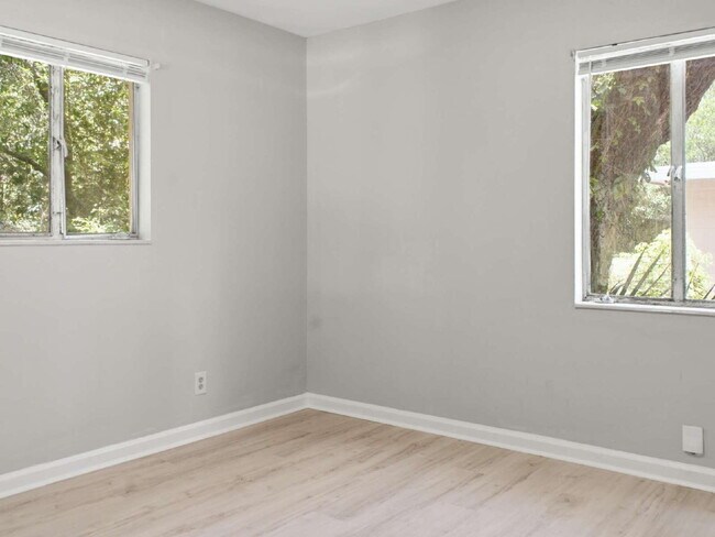 Building Photo - Charming 3-Bedroom, 2-Bath Home on a Shaded Lot in Pensacola