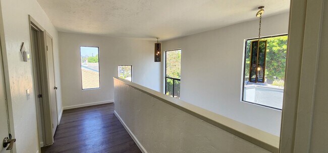 Building Photo - 164 1/2-664-662 I Ave