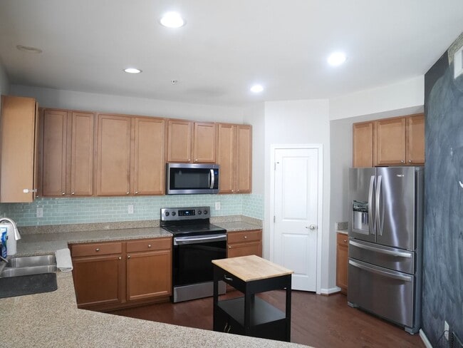 Building Photo - Modern 5-Bedroom Home in Easton – Offered Furnished or Unfurnished