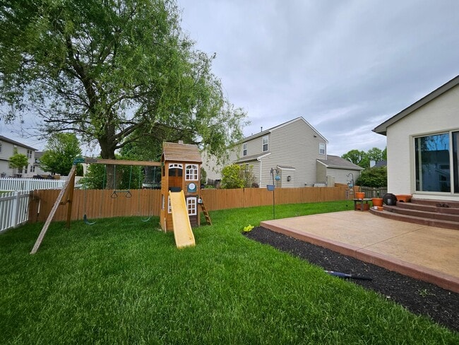 Building Photo - 1639 Royal Oak Dr