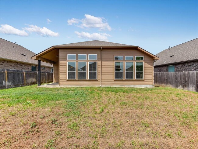 Building Photo - 105 Salt Fork Dr