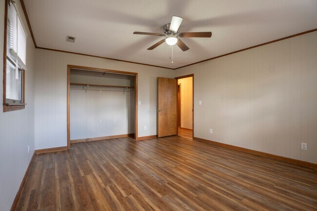 Building Photo - 4 Bedroom, 2 Bathroom Home in Greene County, TN