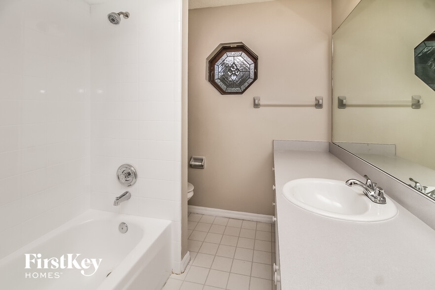 Building Photo - 1811 E Cooper Dr