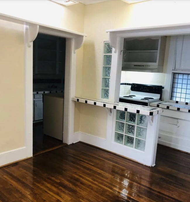 Building Photo - Pre-Leasing for the 26-27 School Year! - A...