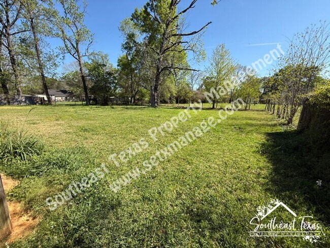 Building Photo - 3255 Charles St