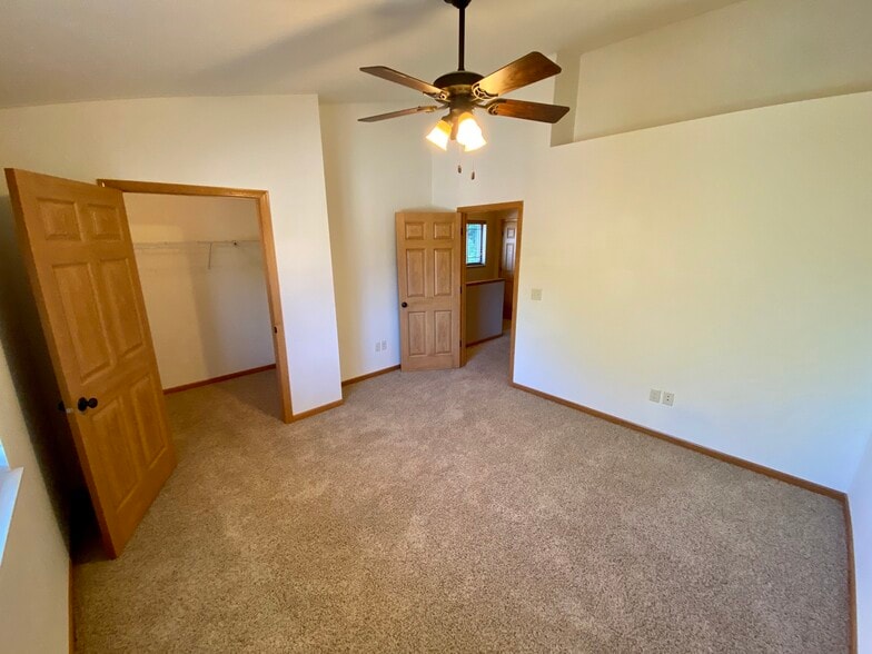 Building Photo - 3809 Cliffside Dr