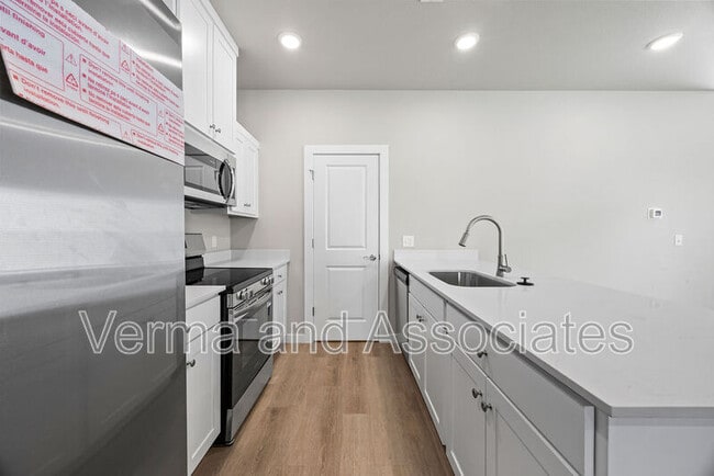 Building Photo - 1801 SW Poigai Wy