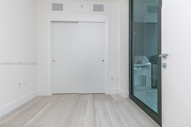 Building Photo - 1451 Brickell Ave