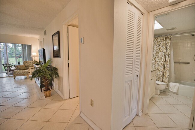 Building Photo - Seasonal Short-Term First Floor Condo in Pinebrook Lake Club Community with Community Pool!