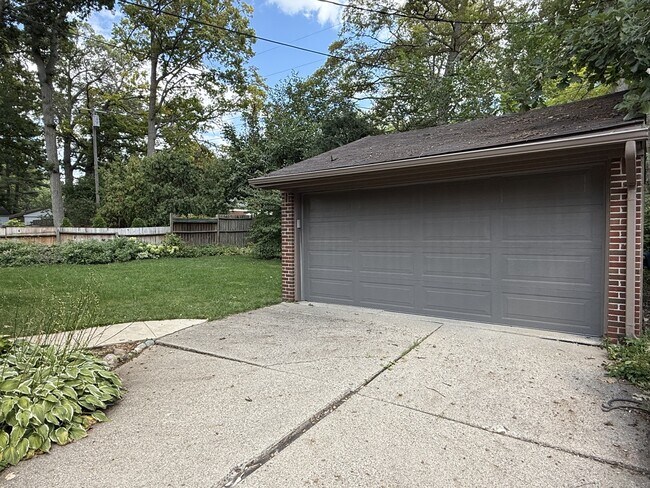 Building Photo - 1018 Western Dr