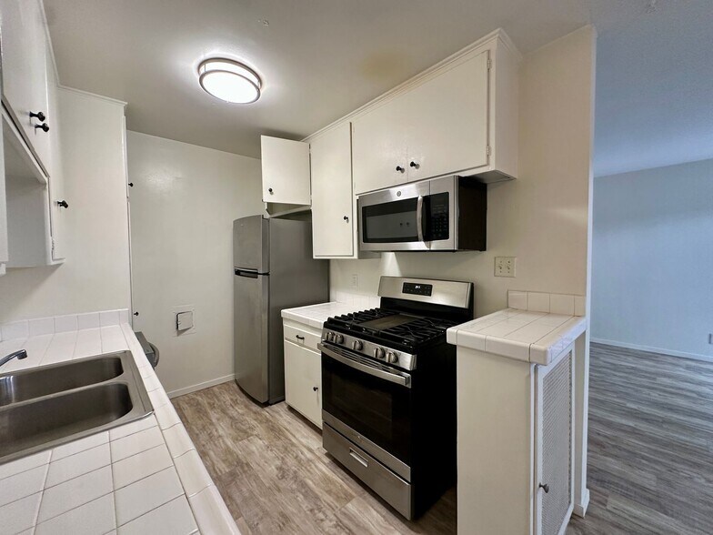 Building Photo - 12301-12307 Pacific Ave