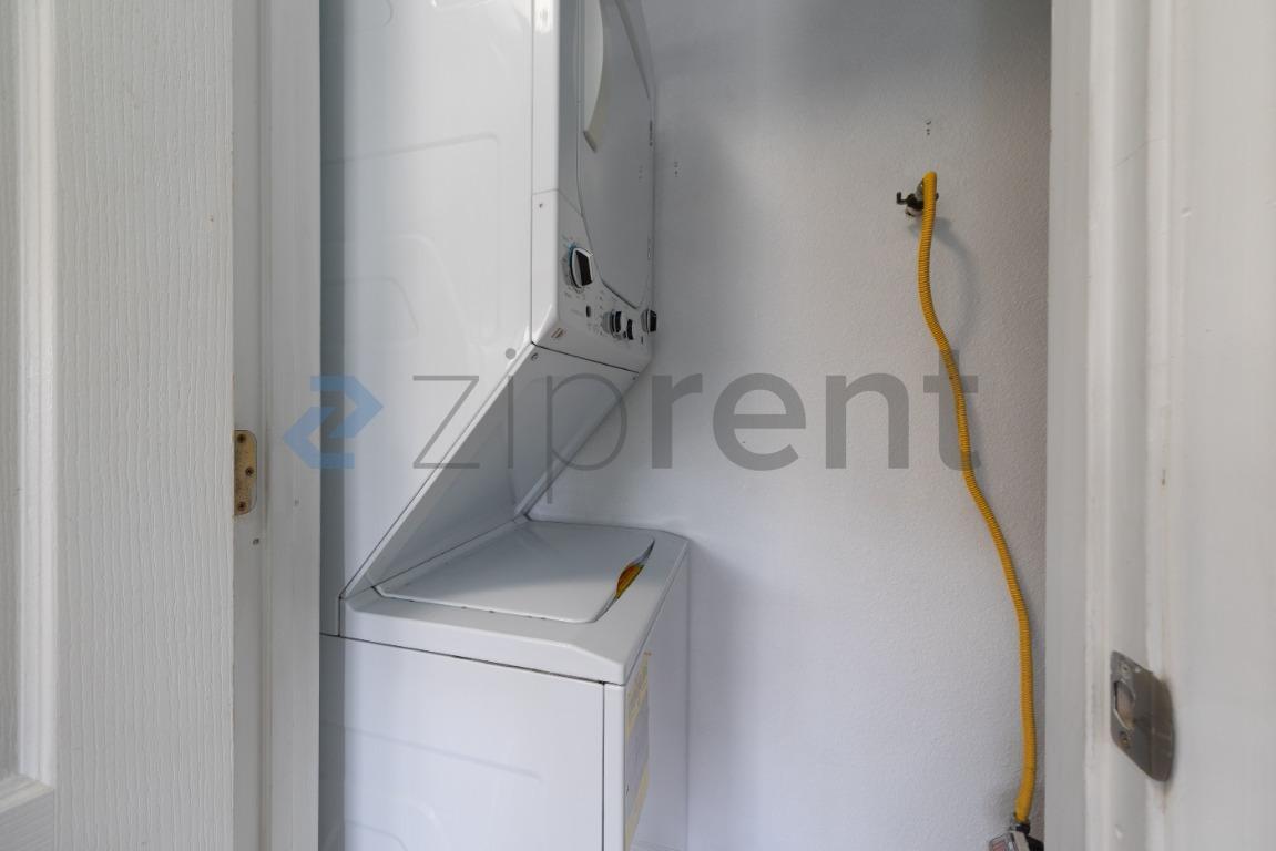 Building Photo - 221 Westlake Dr