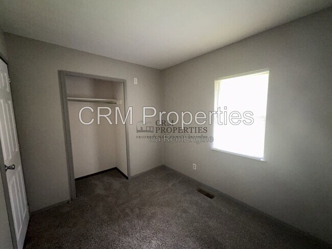 Building Photo - 212 Southlea Dr