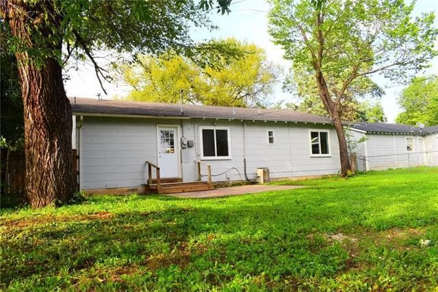 Building Photo - 6041 Walnut Dr