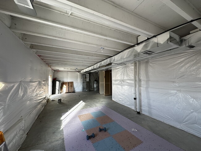 Building Photo - "Experience Spacious Living in Elizabeth!"