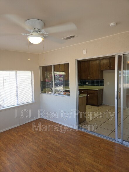 Building Photo - 26340 Harrisburg Dr