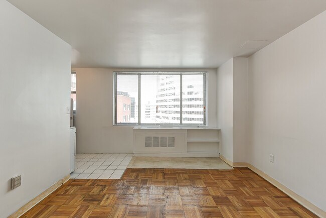Building Photo - Charming & Bright Junior One Bedroom at River Place North