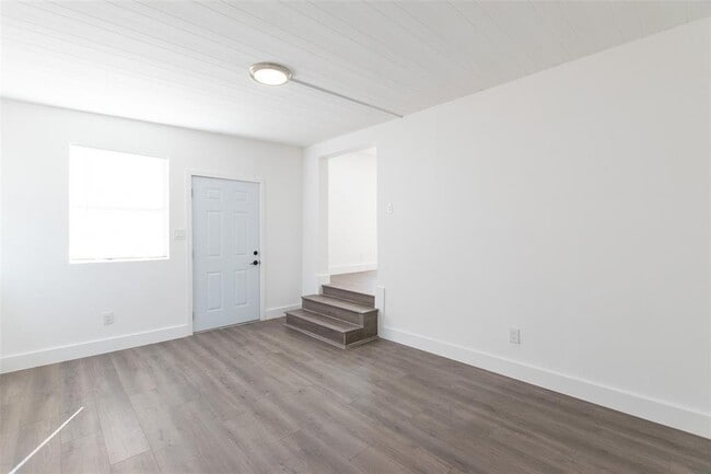 Building Photo - 2921 NW 25th St