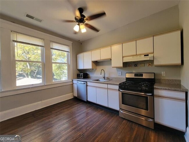 Building Photo - 976 Delaware Ave SE