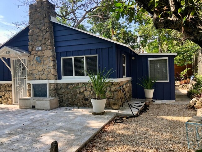 Building Photo - 824 35th St