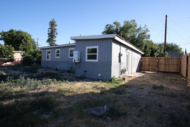 Building Photo - 3 Bedroom 1 Bath -COMING SOON