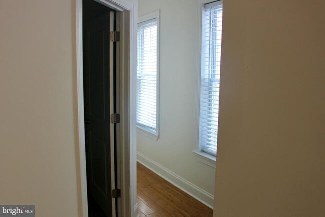 Building Photo - 2233 Reed St