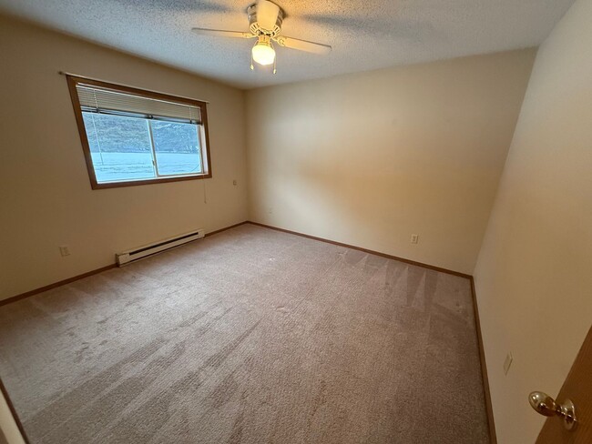 Building Photo - 2010 Ash Ave NE