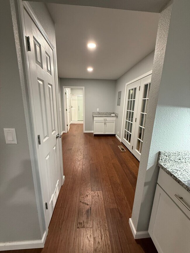 Building Photo - Very Nice 3 Bedroom home in great location!