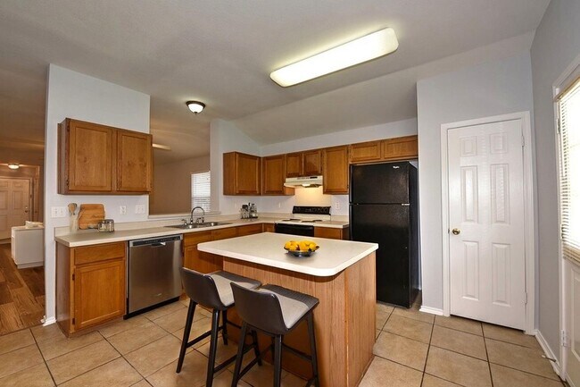 Building Photo - GREAT SINGLE STORY HOME | GATED COMMUNITY | NO CARPETS | CLOSE TO BANDERA & TEZEL RD | SHOPPING &...