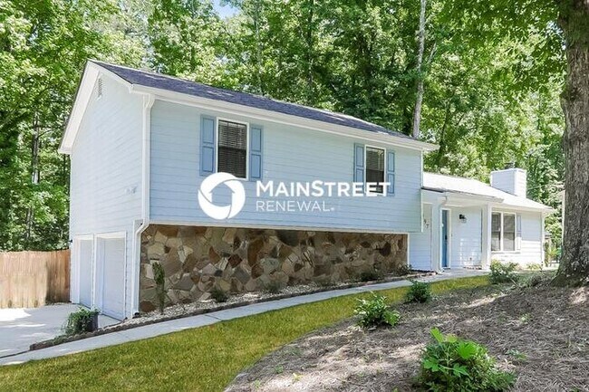 Building Photo - 3 Bedroom Pet-Friendly Home in Stone Mountain, GA with Main Street Renewal