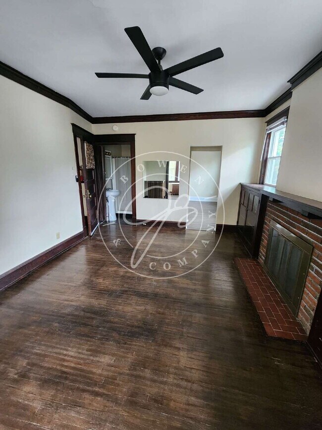 Building Photo - "Cozy Studio Living in South Toledo!